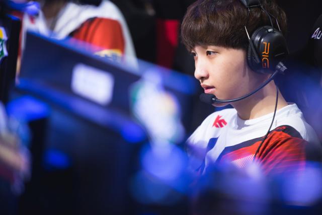 否能再度携 否能再度携